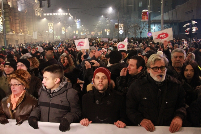 Sırbistan'da hükümet karşıtı gösteriler sürüyor