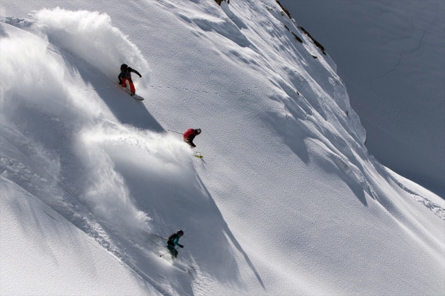 Heliski tutkunları Kaçkar Dağları'na hayran kaldı