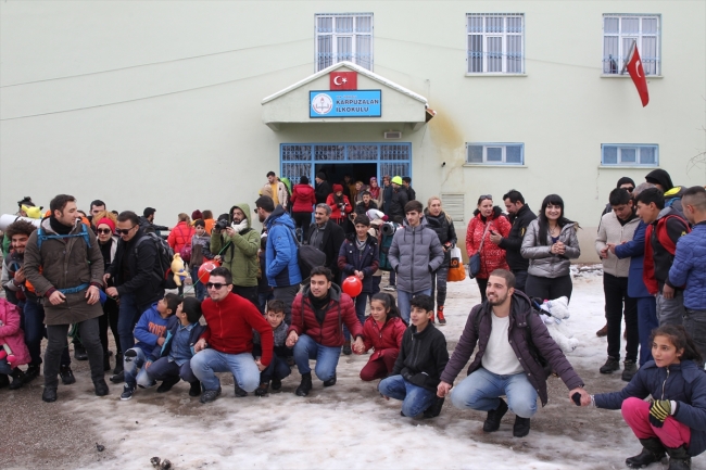 Gezginler, Van'daki çocuklar için "mutluluk" taşıdı
