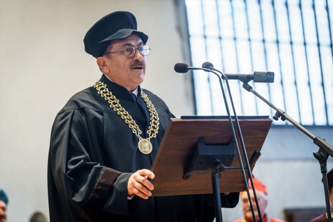 Türk profesöre "Onur Doktorası"