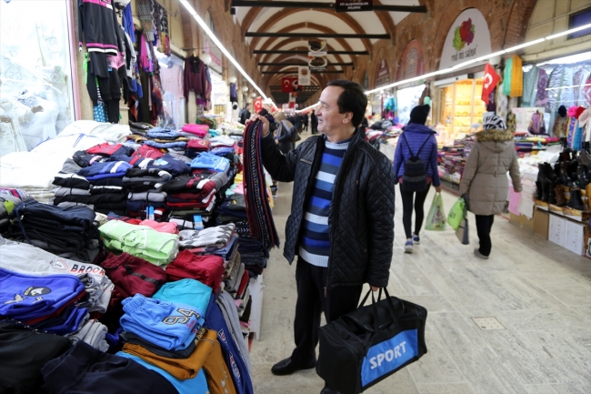 "Jet kravatçı" gösterileriyle ilgi çekiyor