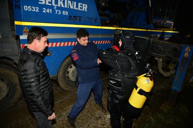 Otomobil derede kayboldu