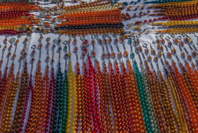 Tespih meraklılarını buluşturan han: Gümrük