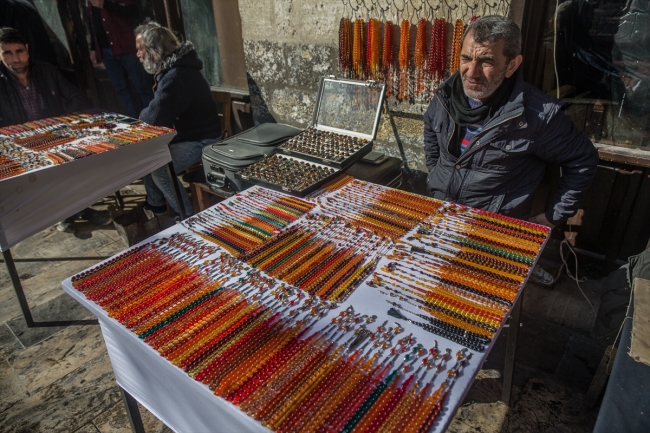 Tespih meraklılarını buluşturan han: Gümrük