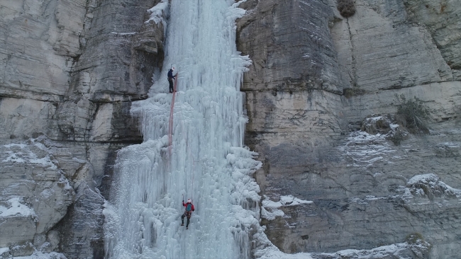 Erzurum'un buz şelaleleri dünyaca ünlü dağcıları konuk ediyor