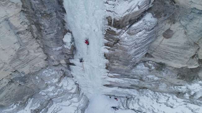 Erzurum'un buz şelaleleri dünyaca ünlü dağcıları konuk ediyor