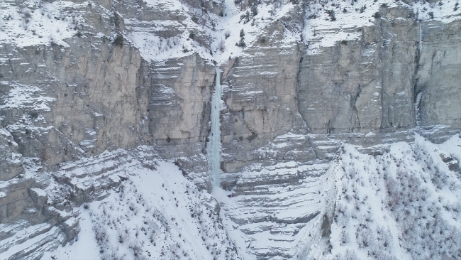 Erzurum'un buz şelaleleri dünyaca ünlü dağcıları konuk ediyor