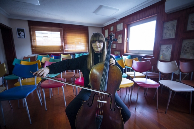 Nehir Nisa Alemdar, çelloda birincilik elde etti