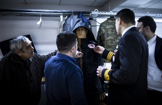 Antarktika'da "yerli üretim" kıyafetlerle ısınıyorlar