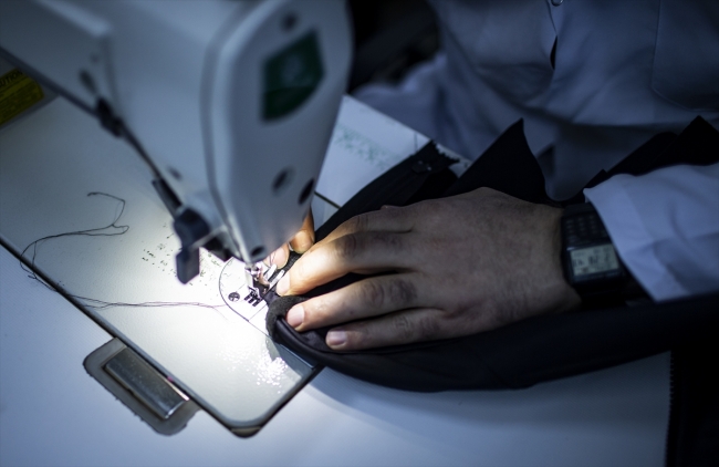 Antarktika'da "yerli üretim" kıyafetlerle ısınıyorlar