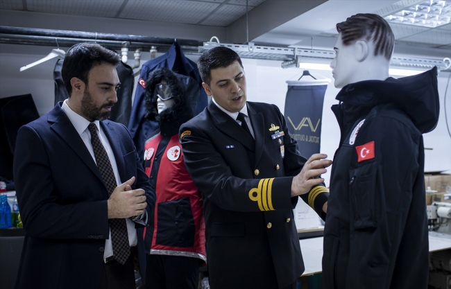 Antarktika'da "yerli üretim" kıyafetlerle ısınıyorlar