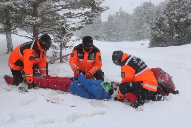 Kayak tutkunlarının güvenliği Mehmetçik'e emanet