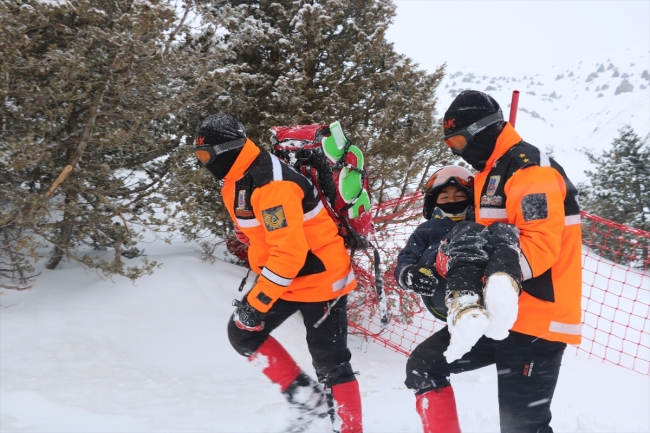Kayak tutkunlarının güvenliği Mehmetçik'e emanet