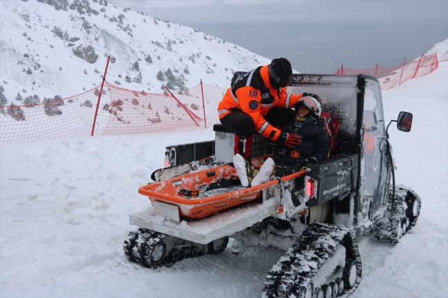 Kayak tutkunlarının güvenliği Mehmetçik'e emanet