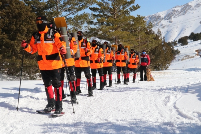 Kayak tutkunlarının güvenliği Mehmetçik'e emanet