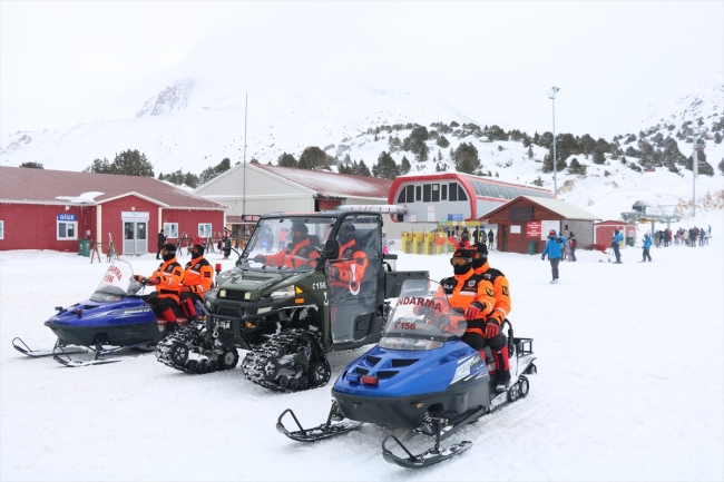 Kayak tutkunlarının güvenliği Mehmetçik'e emanet