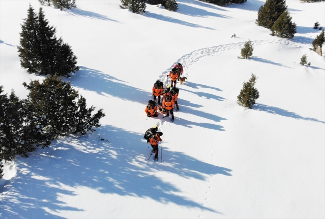 Kayak tutkunlarının güvenliği Mehmetçik'e emanet