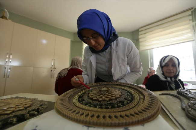 Osmanlı'nın kat'ı sanatı geleceğe aktarılıyor