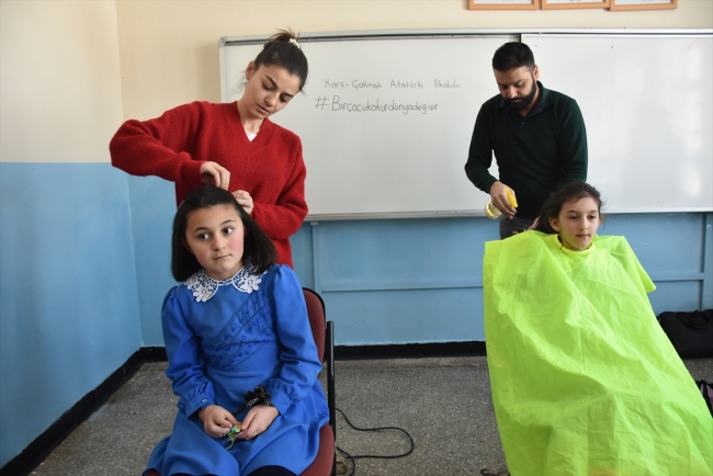 Köydeki "küçük prenses"lerin kuaför mutluluğu