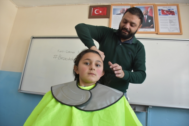 Köydeki "küçük prenses"lerin kuaför mutluluğu