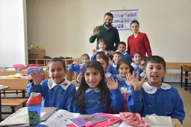 Köydeki "küçük prenses"lerin kuaför mutluluğu