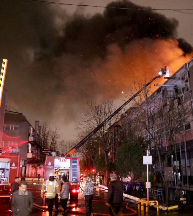 Kağıthane'de tekstil atölyesinde yangın