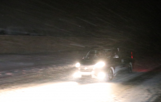 Erzincan'da ulaşıma kar ve tipi engeli