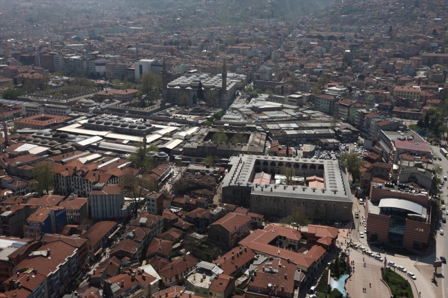 Hanlar Bölgesi'nin silüetini bozan yapılar yıkılıyor