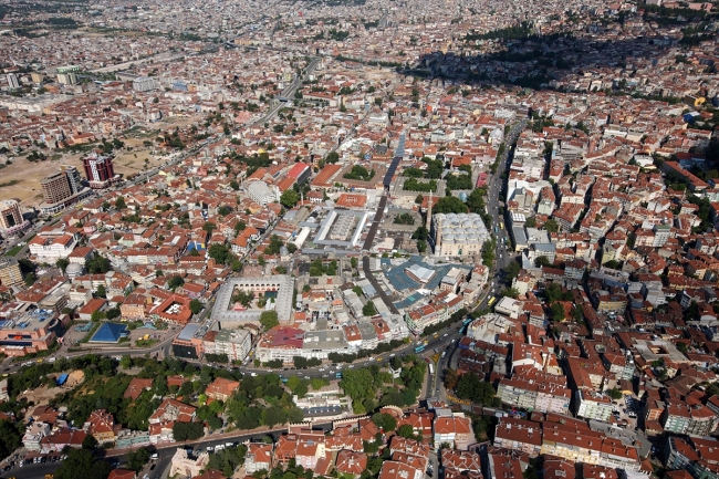 Hanlar Bölgesi'nin silüetini bozan yapılar yıkılıyor