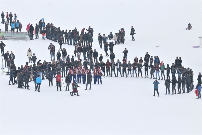 Van'da kayak festivali renkli görüntülere sahne oldu