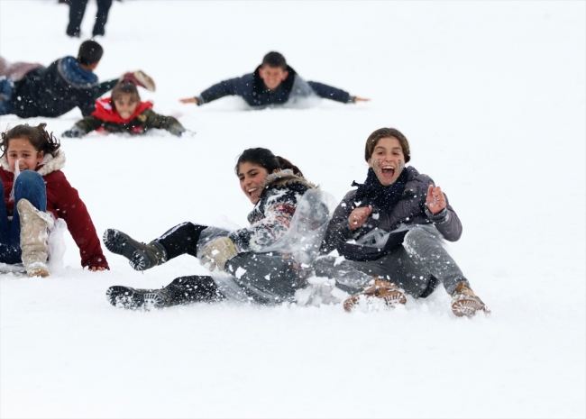 Van'da kayak festivali renkli görüntülere sahne oldu