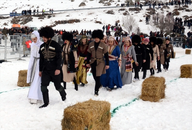 Çıldır Gölü'nde "kış şöleni"