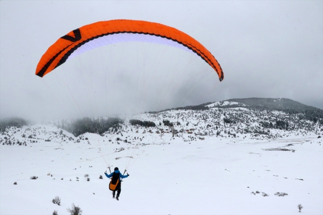 3. Abant Kış Uçuşları Festivali gerçekleştirildi
