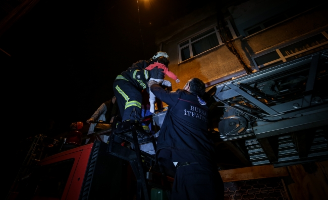Bursa'da bir apartmanda yangın çıktı