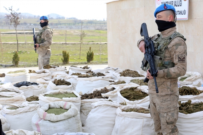 5 ton esrarın bulunduğu operasyonda 6 terör sığınağı imha edildi