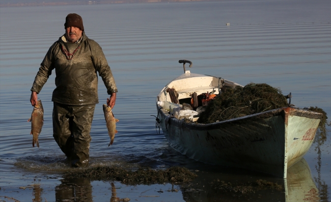 Marmara Gölü'nün yükselmesi balıkçıların yüzünü güldürdü