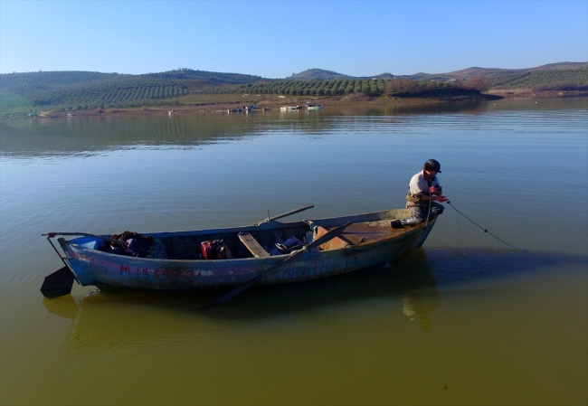 Marmara Gölü'nün yükselmesi balıkçıların yüzünü güldürdü