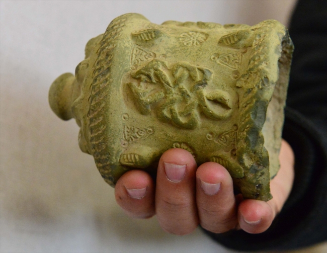 Şanlıurfa'da 9 asırlık ilaç şişesi bulundu