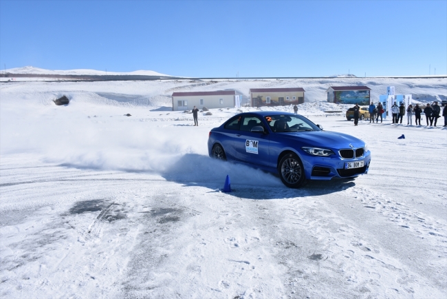 Buz üstünde drift eğitimi