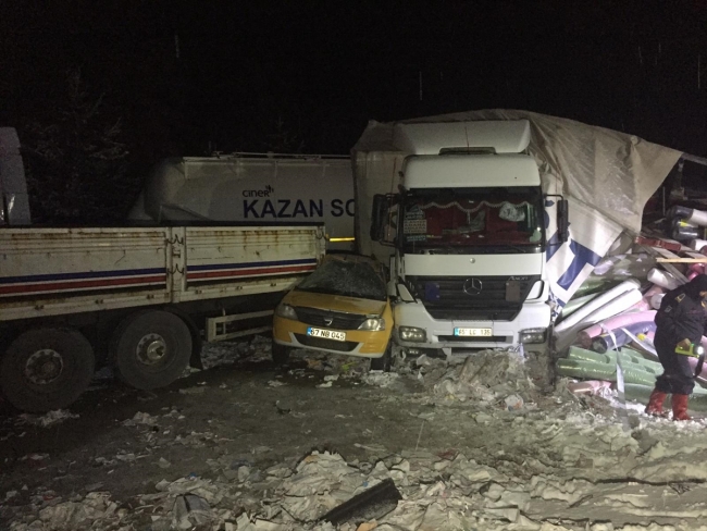 Bolu'da trafik kazası: İstanbul yönü trafiğe kapandı