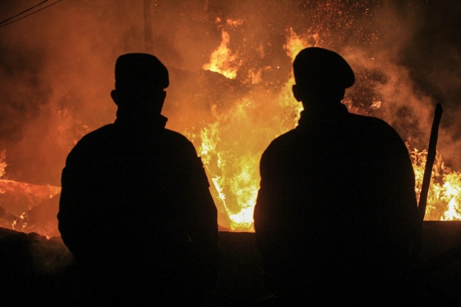 Kütahya Domaniç'te iki ev ve iki ahır küle döndü