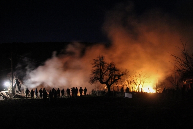 Kütahya Domaniç'te iki ev ve iki ahır küle döndü