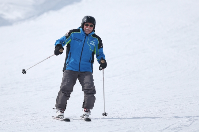 71 yıldır kayak pistlerinde