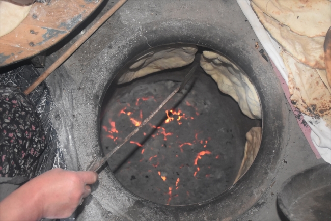 Anadolu sofraları tandır ekmeğiyle renkleniyor