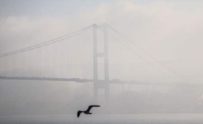 Eşsiz manzarasıyla sis altında İstanbul