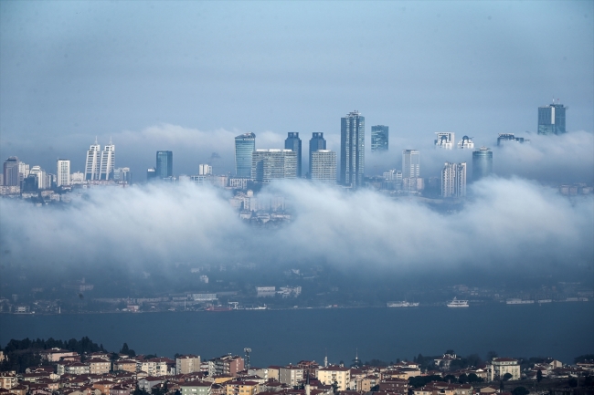 Eşsiz manzarasıyla sis altında İstanbul