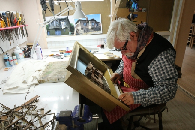 Oğlunun ev ödeviyle başladığı rölyefte usta oldu