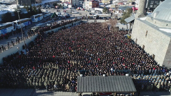 Afrin şehidini binlerce kişi uğurladı