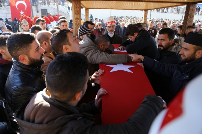 Afrin şehidini binlerce kişi uğurladı