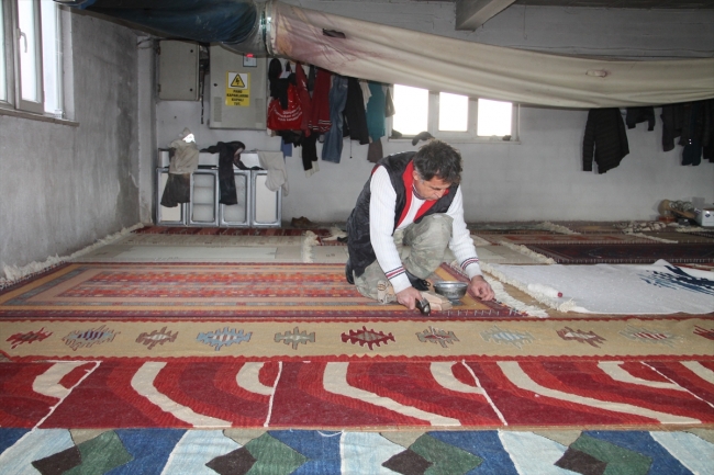 Üzerinden araba geçen halıların değeri artıyor